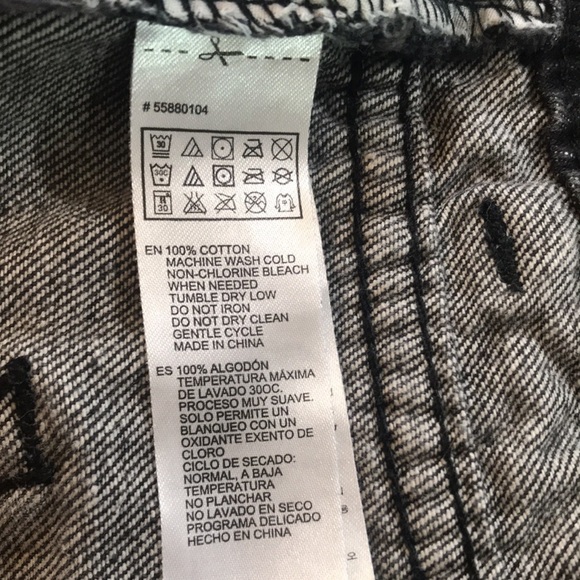 Disney Mickey Mouse Printed Black Fray Hem Denim Shorts size 27 - Picture 7 of 7